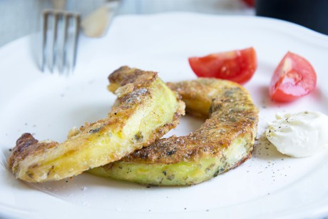 Kürbis im Kräutermantel