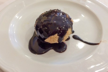 Topfenknödel mit Schokosauce