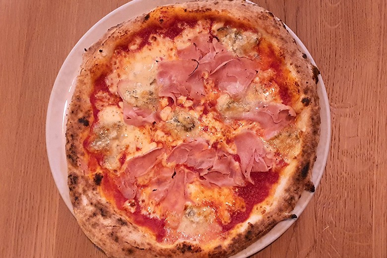 Schinken-Gorgonzola-Pizza