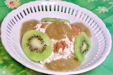 Mandel - Milchreis mit Rhabarber und Kiwi
