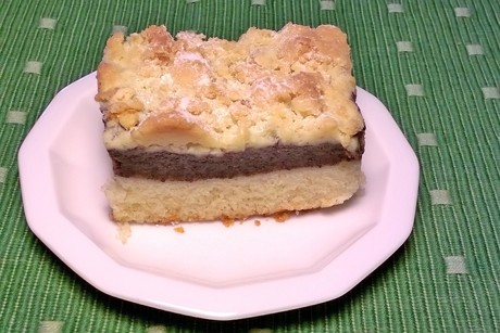 Mohn-Germkuchen mit Streuseln