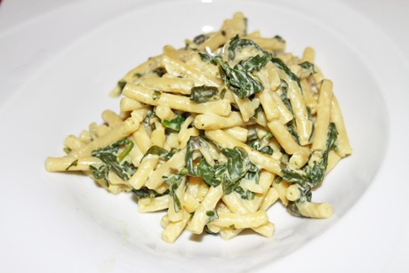 Pasta mit Jungspinat und Ziegenfrischkäse