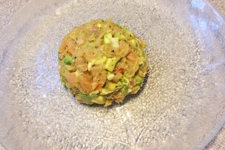 Räucherlachs-Avocado-Tatar