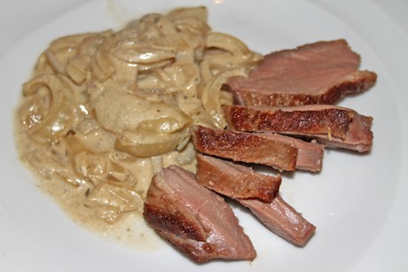 Entenbrust mit Sherry-Zwiebeln