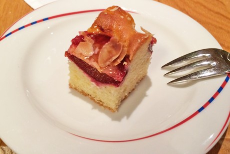 Zwetschkenkuchen mit gehobelten Mandeln