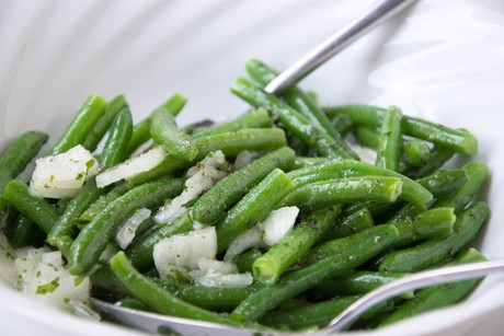 Fisolensalat mit Minze