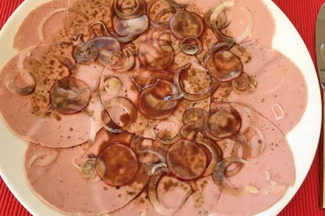 Essigwurst mit Radieschen