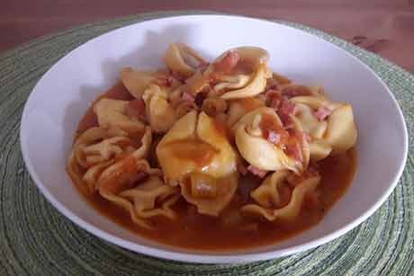 One Pot Tortellini mit Hartwurst