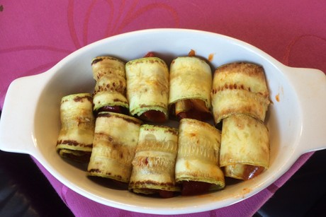 Zucchiniröllchen mit Paprika