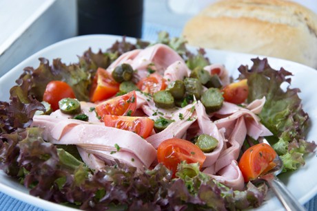 Garnierter Wurstsalat