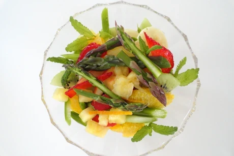 Grünspargel-Fruchtsalat