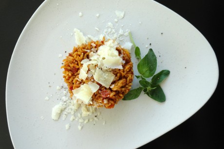 Tomatenreis mit Oreganoblüten und Parmesan