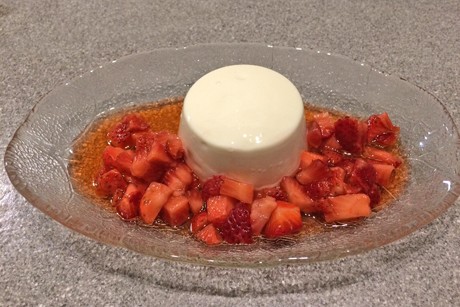 Panna cotta mit Erdbeerragout