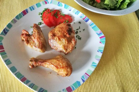 Gegrillte Hühnerkeulen