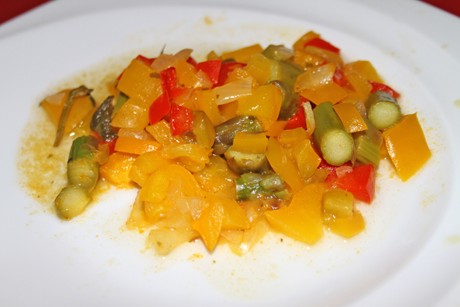 Spargel-Paprika-Gemüse mit Salbei