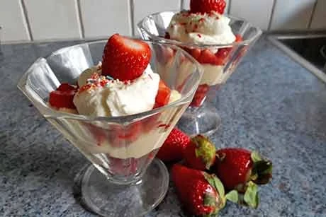Pudding-Erdbeer-Dessert