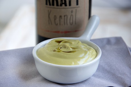 Mayonnaise mit Kürbiskernöl