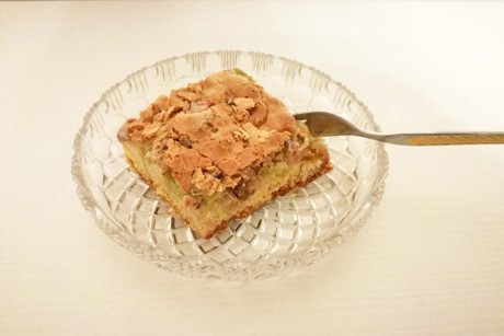 Rhabarberkuchen mit Nussbaiser