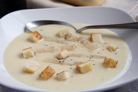 Käsesuppe mit Schwarzwurzeln