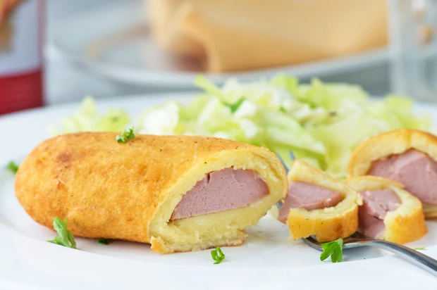 Knackwurst im Kartoffelteig