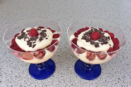 Joghurtcreme mit Himbeeren