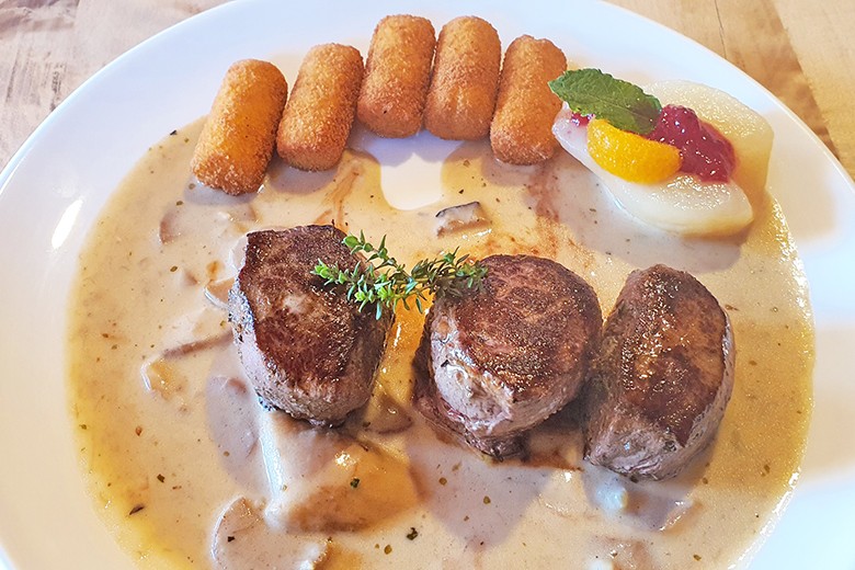 Rehmedaillons mit Steinpilzen