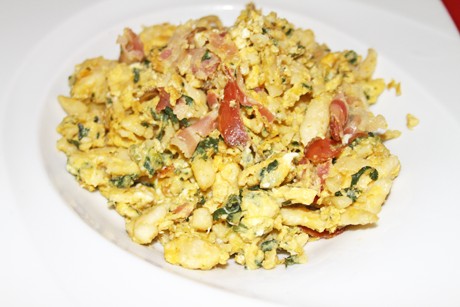 Eiernockerl mit Spinat und Speck
