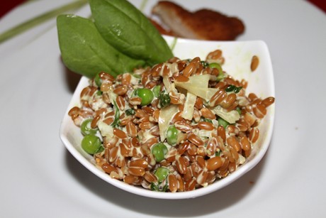 Frühlingshafter Dinkelsalat