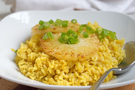 Safranreis mit Ananas