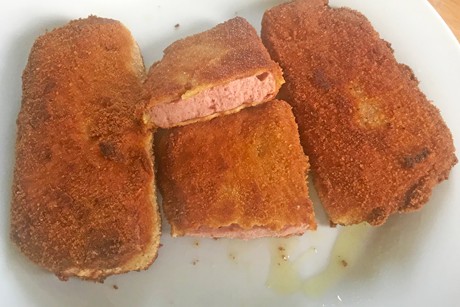 Panierter Leberkäse