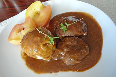 Rehmedaillons in Sherrysauce