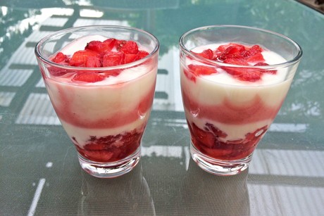 Erdbeer-Schicht-Dessert