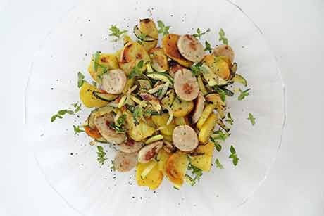 Zucchini-Weißwurstgröstl