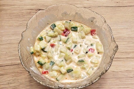 Rahmgurkensalat mit Chili