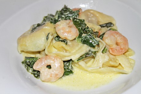 Tortellini in Spinat - Garnelen - Sauce