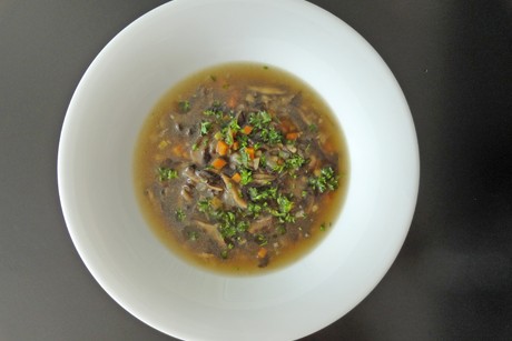 Klare Champignonsuppe