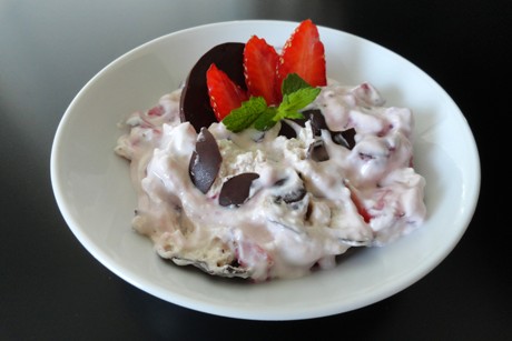 Erdbeer-Schaum-Dessert