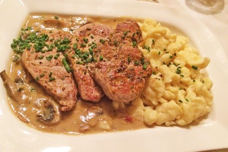 Koteletts auf Pilzsauce