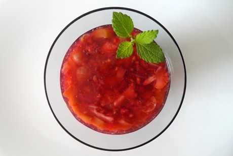 Rote Grütze mit Rhabarber