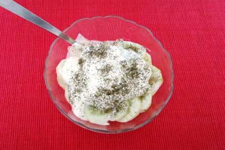 Gurkensalat mit Sauerrahm