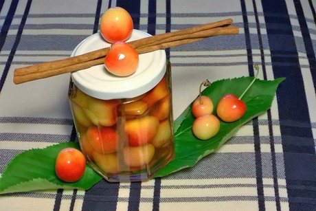 Prinzessinnenkirschen mit Essig und Zimt