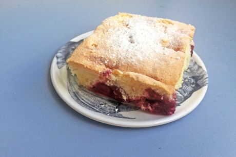 Einfacher Ölkuchen mit Obst