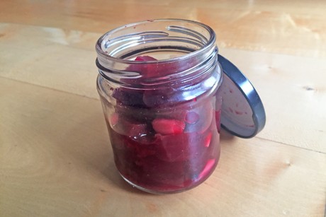 Pikant eingelegte Rote Rüben mit Knoblauch