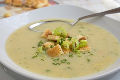 Frühlingssuppe mit Jungzwiebel