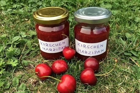 Kirschen-Marzipan-Marmelade