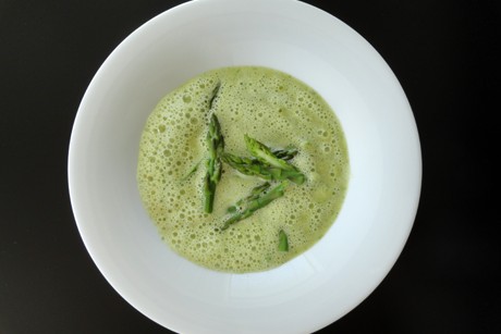 Grünspargel-Mostschaumsuppe