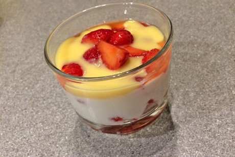 Erdbeerdessert mit Pfiff