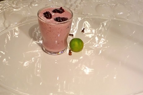 Brombeermilch mit Limettensirup