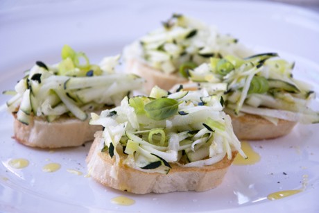 Bruschetta mit Zucchini