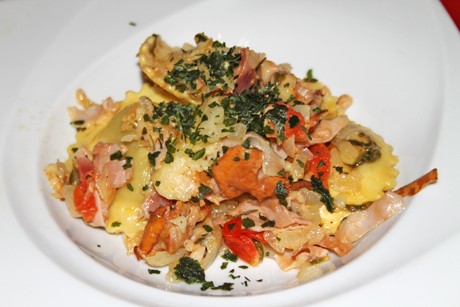 Ravioli mit Schinken und Eierschwammerl